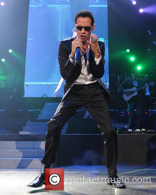 Marc Anthony Performing