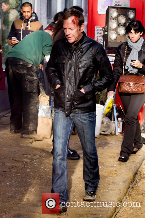 Kiefer Sutherland Filming 24 London Walking Around