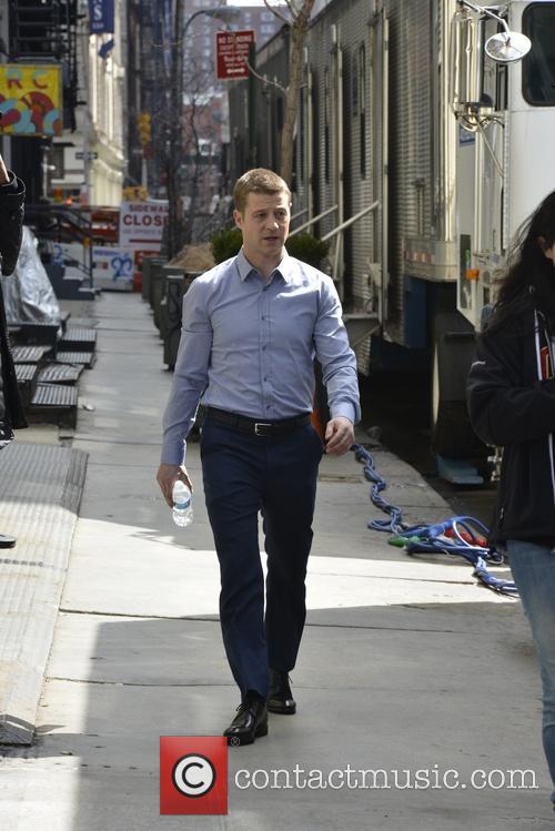 Ben McKenzie on Gotham set