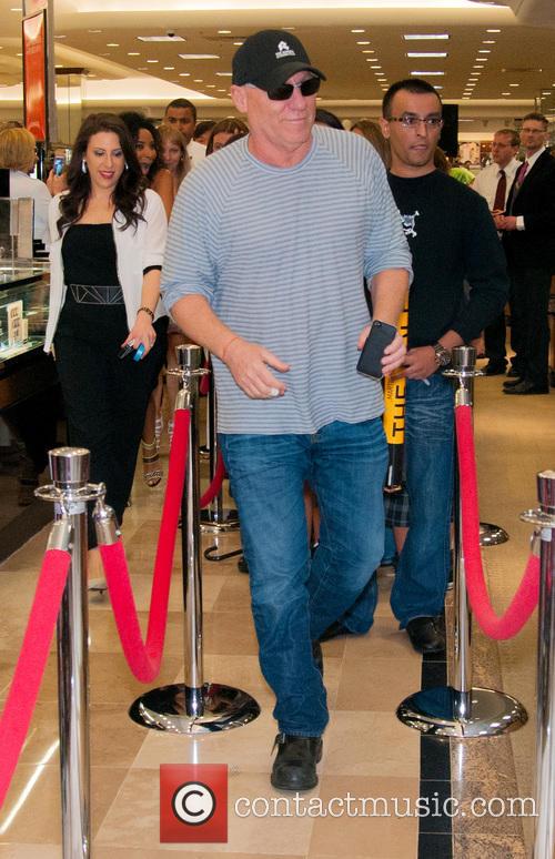 Steve Madden - Shoe designer Steve Madden meets fans at Dillard's ...