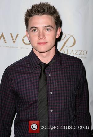 jesse mccartney makeup. Jesse McCartney