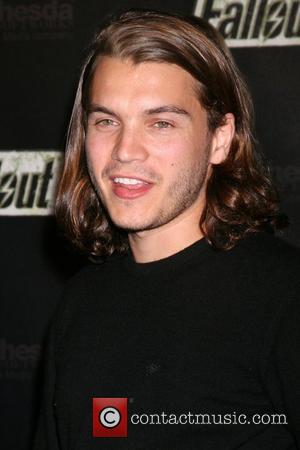 emile hirsch | hirsch and selleck hire new agents | contactmusic