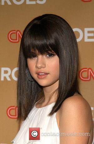 http://www.contactmusic.com/pics/mb/heroes_231108/selena_gomez_2184835.jpg