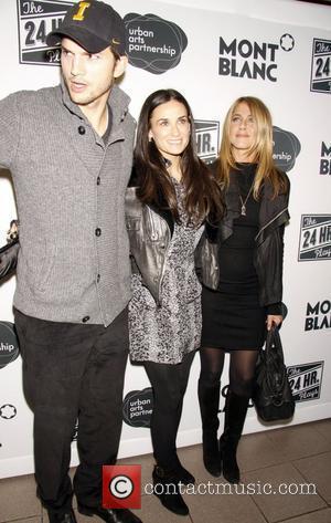 ashton kutcher and demi moore daughter. Demi Moore and Jennifer