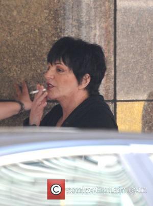 liza minnelli wedding. Liza Minnelli smoking a