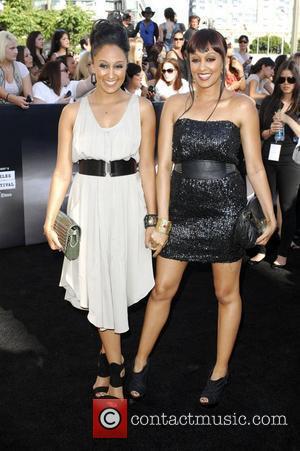 tia mowry and tamera mowry family. Tamera Mowry and Tia Mowry