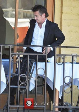 scarlett johansson and sean penn photos. Sean Penn has lunch with a