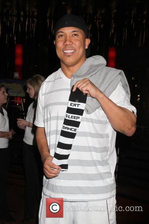 HINES WARD | HINES WARD Dedicates Dance To His Mother | Contactmusic