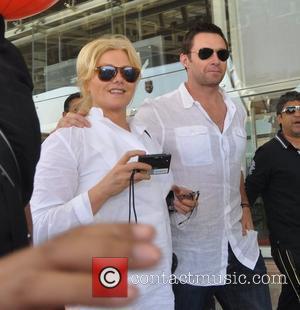 http://www.contactmusic.com/pics/me/hugh_jackman_airport_260311/hugh-jackman_3265860.jpg