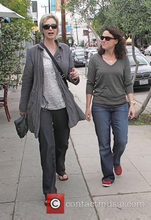 jane lynch wife. Jane Lynch and her wife, Dr