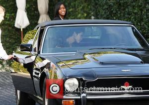 halle-berry-leaves-in-a-black-aston_3666842.jpg