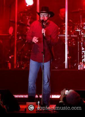 Trace Adkins - Peta Bosses Criticise Trace Adkins For Gun Pride