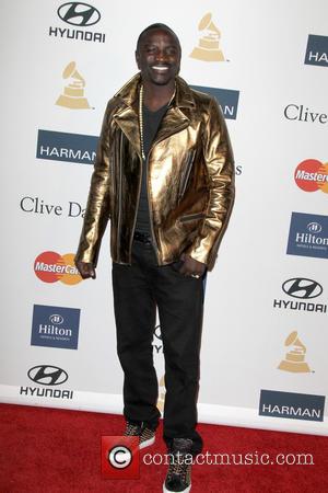 Il ricordo di Akon Akon-clive-davis-the-recording-academy's-2013-pre-grammy_3495178