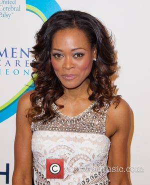 robin-givens-annual-women-who-care-luncheon_4184007.jpg