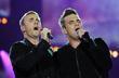 Robbie Williams Gary Barlow picture 2999470