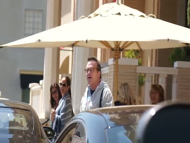 Tom Arnold outside Barneys of New York in Beverly Hills