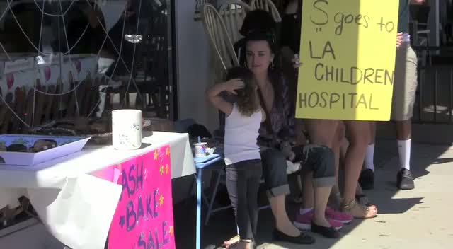 Kyle Richards Working At A Cake Stand With Daughter