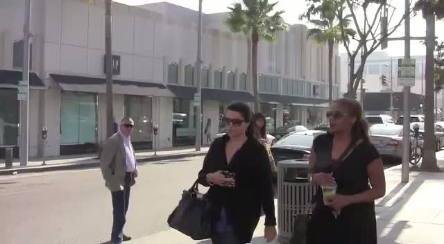 Neve Campbell and Rachel True Deep In Conversation