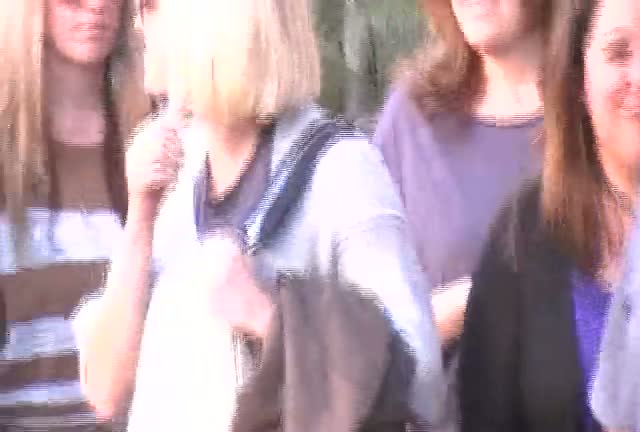 Anna Faris Is Friendly To Fans In The Grove