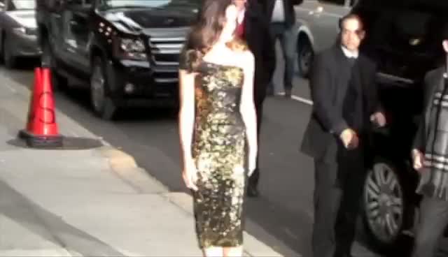 Kate Beckinsale Wears Glittery Dress For David Letterman