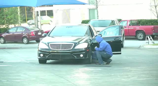 Khloe Kardashian Washes Her Mercedes