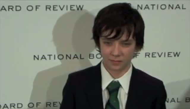 Asa Butterfield Dons Green Tie To Brighten Up His Tux - The National Board of Review Awards Gala Arrivals Part 1