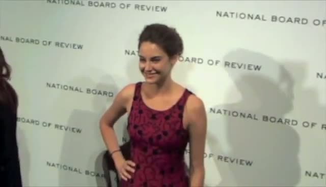 Shailene Woodley Scoops Best Actress At Awards Gala - The National Board of Review Awards Gala Arrivals Part 3