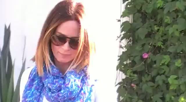 Emily Blunt Ignores Photographers Compliments As She Leaves Hair Salon