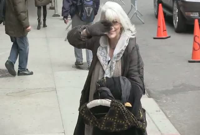 Emmylou Harris Wants To Keep Paparazzi Waiting At 'The Late Show'