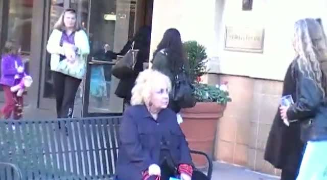 Doris Roberts Approached By A Fan As She Takes A Break From Shopping