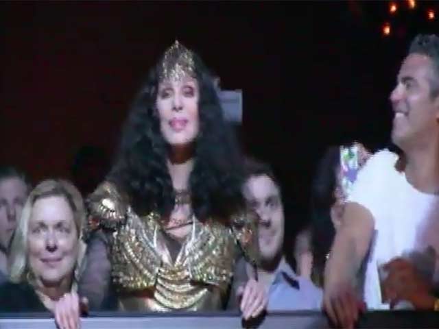 Cher Bops Along To Her Biggest Hits And Makes A Touching Speech At New York's Marquee Club