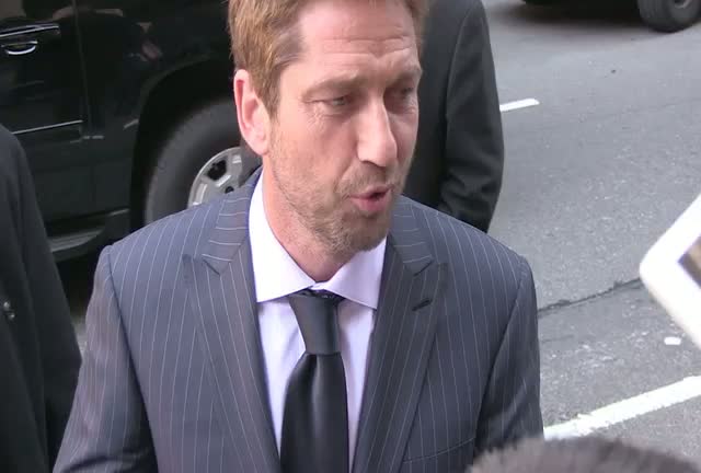 Gerard Butler Gets Angry With Fan Who Insists On Multiple Autographs Outside David Letterman Studios