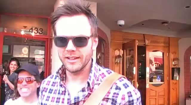 Joel McHale Makes Fun Of Paparazzi Fashion While Out In LA