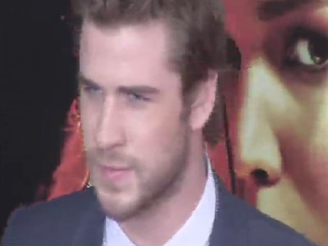 Liam Hemsworth Poses With Co-Stars At The 'Catching Fire' NY Premiere - Part 3