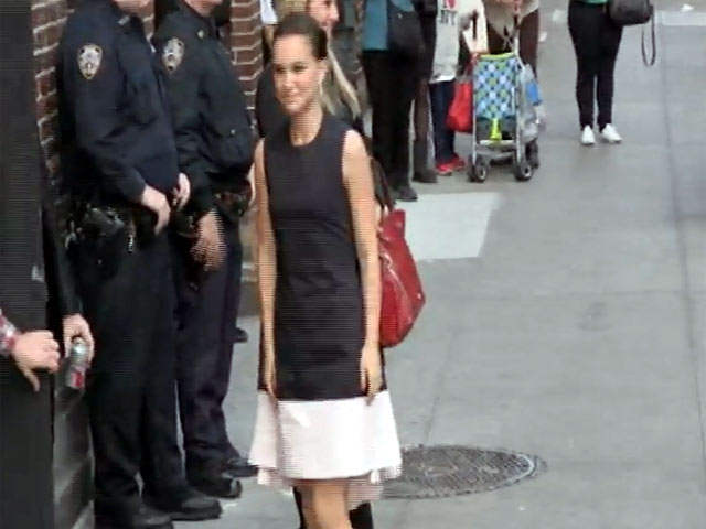 Natalie Portman Goes Monochrome On Arriving For 'Letterman'