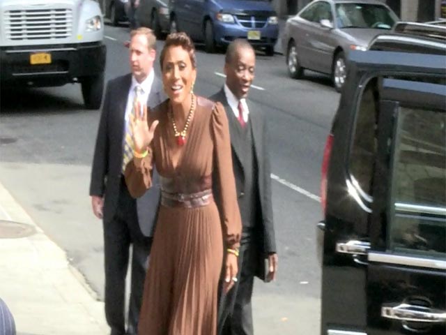 Robin Roberts Looks As Smiley As Ever As She Arrives Outside 'Letterman'