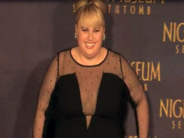 Rebel Wilson Poses With Crystal The Monkey At Night At The Museum