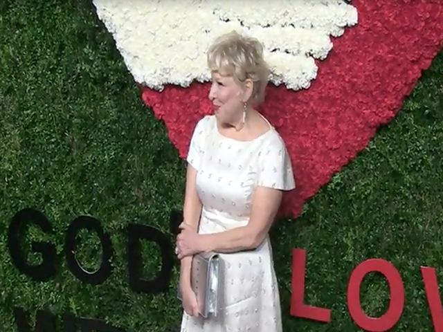 Bette Midler And Jenny Slate Arrive At The 2014 God's Love We Deliver Golden Heart Awards - Part 1