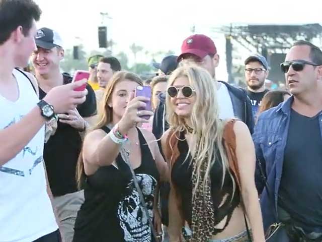 Fergie Enjoys A Fan Moment At Coachella 2015