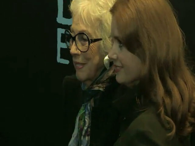Amy Adams Poses With Artist Margaret Keane At 'Big Eyes' Premiere - Part 3