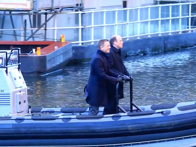 Daniel Craig And Rory Kinnear Hold Tight On Bobbing Speedboat During 'Spectre' Filming - Part 5