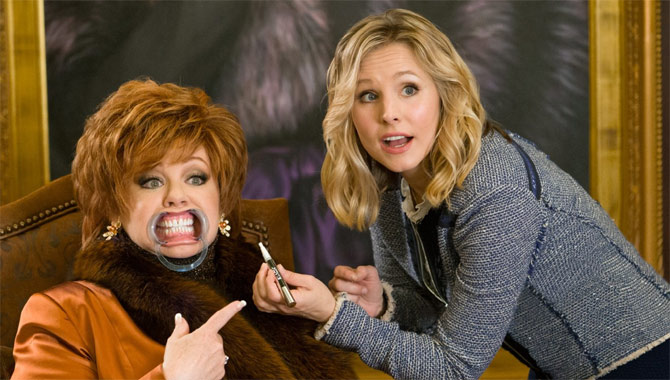 Melissa McCarthy and Kristen Bell in The Boss