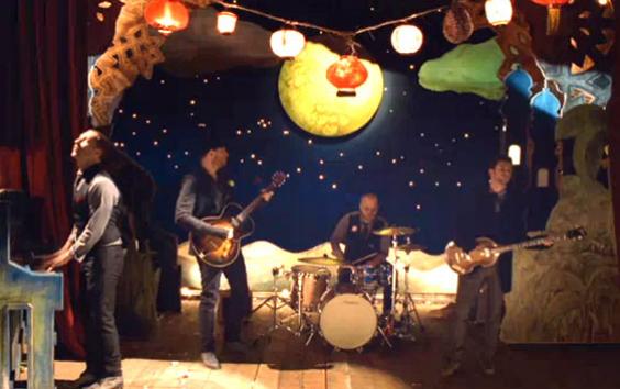 Coldplay - Christmas Lights Video