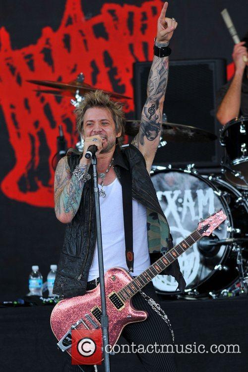 Sixx:A.M. - performing on the opening night of the CrueFest Tour | 8 ...