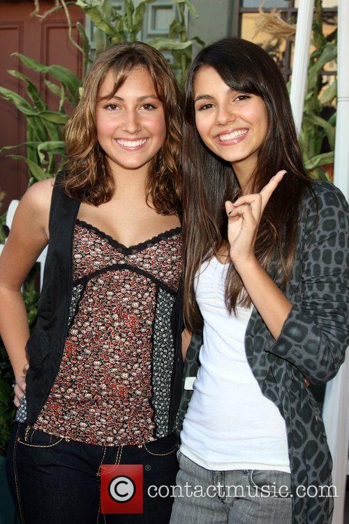 Taylor Dooley and Victoria Justice 1