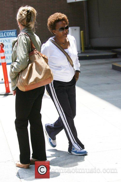 Stand-up Comedienne Wanda Sykes Visits A Medical Building In Beverly Hills - Her Wife Alex Gave Birth To Twins Olivia Lou 1