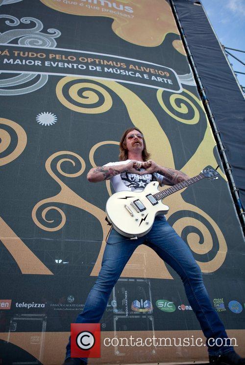 Eagles Of Death Metal Intend To Return To Paris To Reopen Bataclan Venue