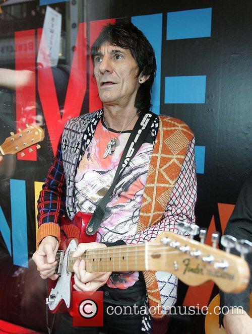 Ronnie Wood - playing with his son Jesse's band 'Black Swan' at BT2 in ...