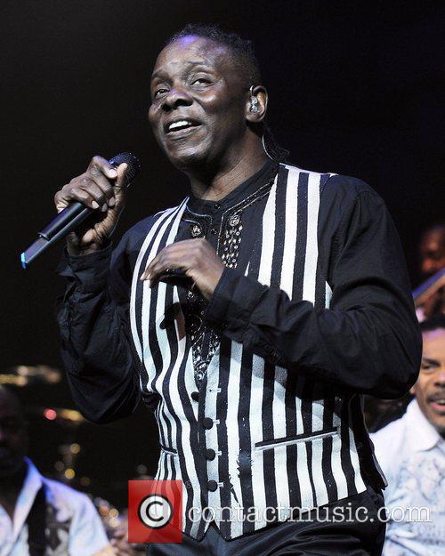 Earth Wind And Fire - Philip Bailey of Earth,Wind and Fire perform at ...