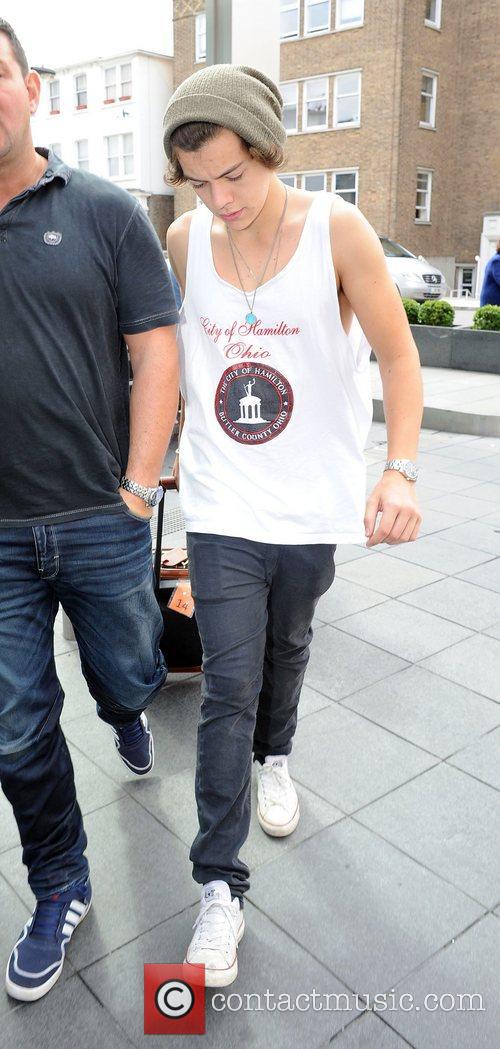 Harry Styles - leaving his hotel to go to rehearsals | 6 Pictures ...